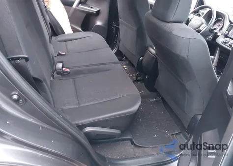 2016 Toyota Rav4 Le z USA, uszkodzony, nr VIN JTMZFREV8GD081377